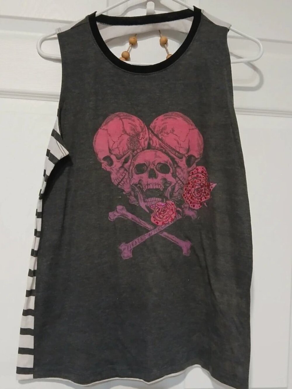 Disney Parks Black & White Pink Sequin Skull Print Tank Top, size Large